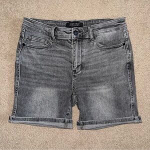 Judy Blue Gray Denim Shorts Size L Cuffed Stretch Mid Rise Casual Summer Jean
